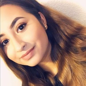 Meet your Posher, Priscila